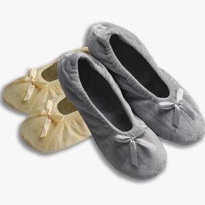 NWOT Black & Grey Roxini Non-Slip Slippers